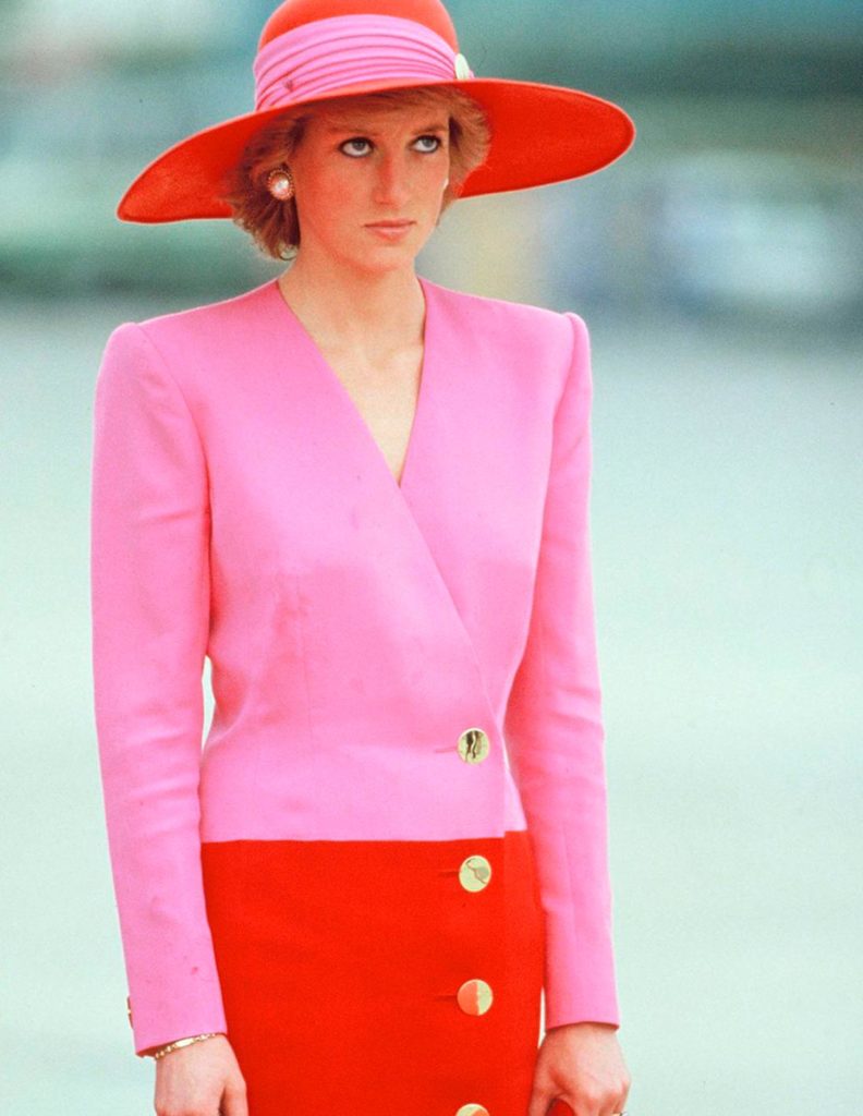 lady diana traje rosa rojo invitadisima 1