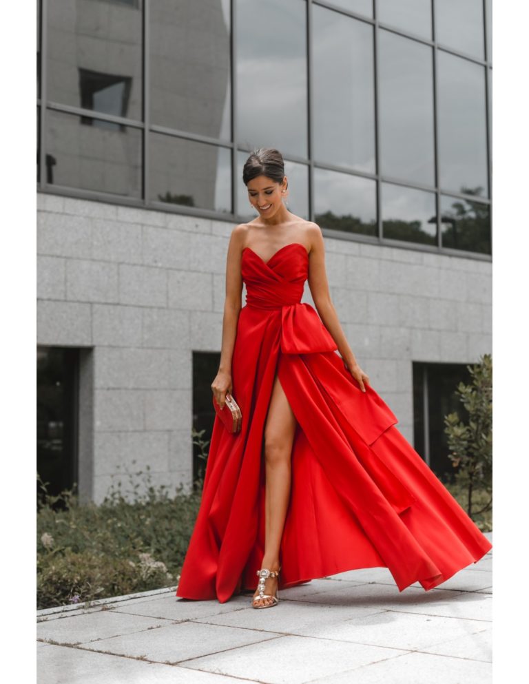 vestido largo rojo escote corazon invitada perfecta elsa barreto 1 768x993 1