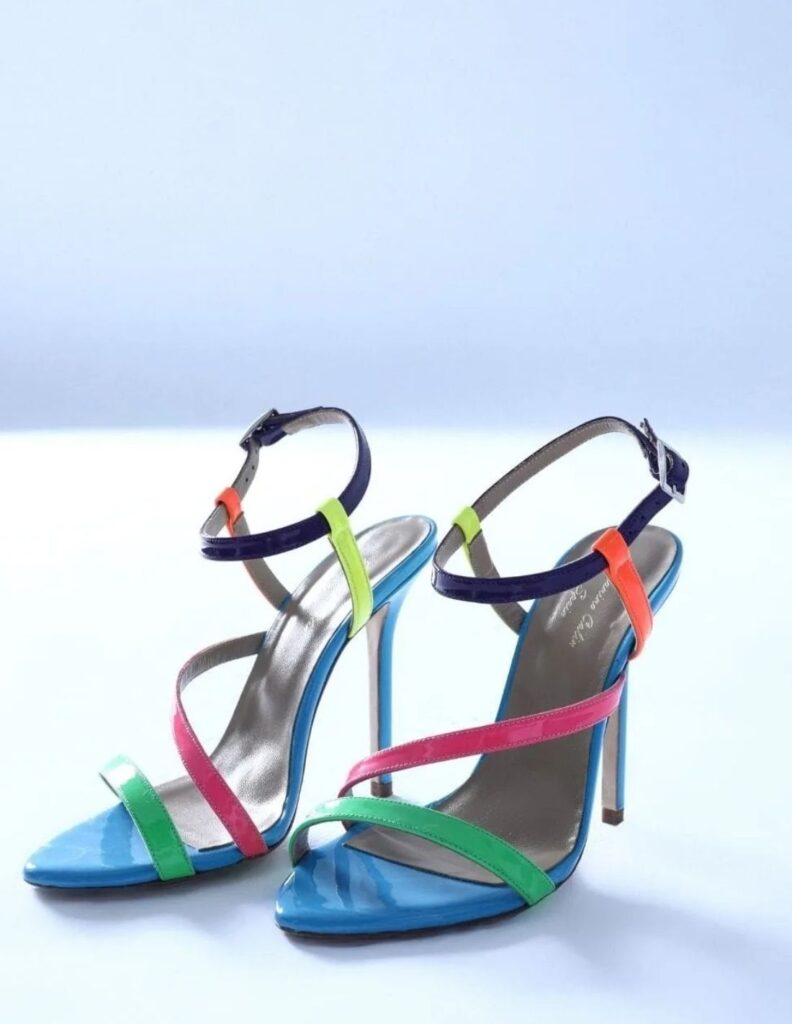 Ideal multicolored party sandals with straps and a metallic buckle. 