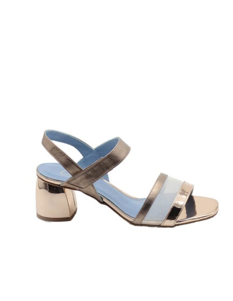 This beautiful transparent leather sandal has a wide comfortable heel to dance for hours and hours as the perfect guest.