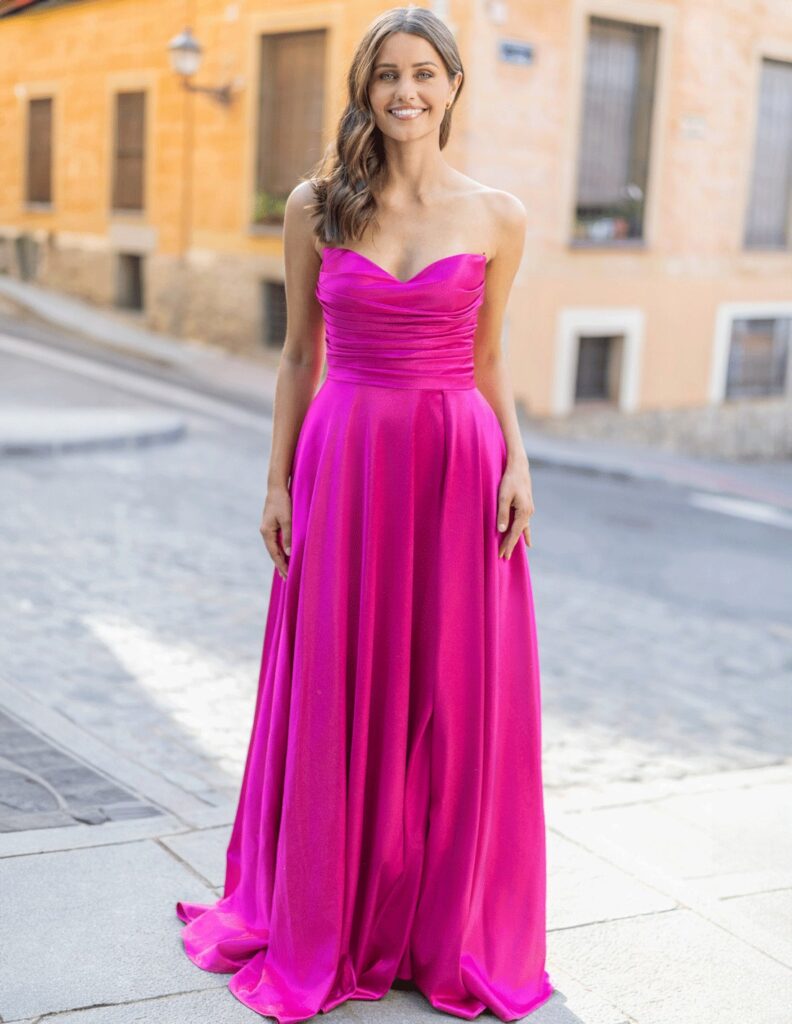 vestido de fiesta largo con escote palabra de honor y tejido brillante 2