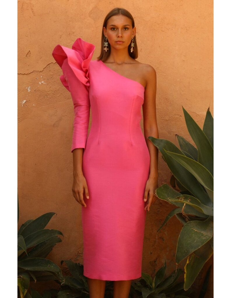 vestido de fiesta midi con escote asimetrico y manga volante 1