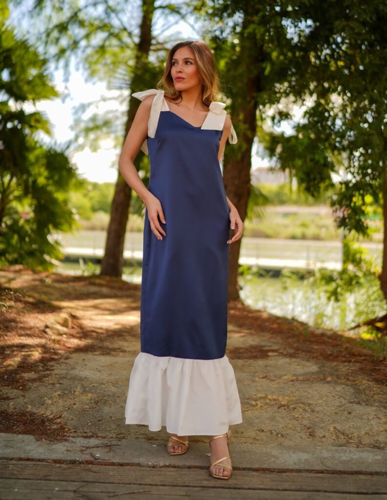 vestido midi azul marino con lazos y volante 1