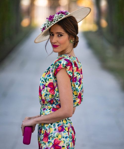 pamela-con-base-de-sinamay-con-flores-de-sinamay-multicolor