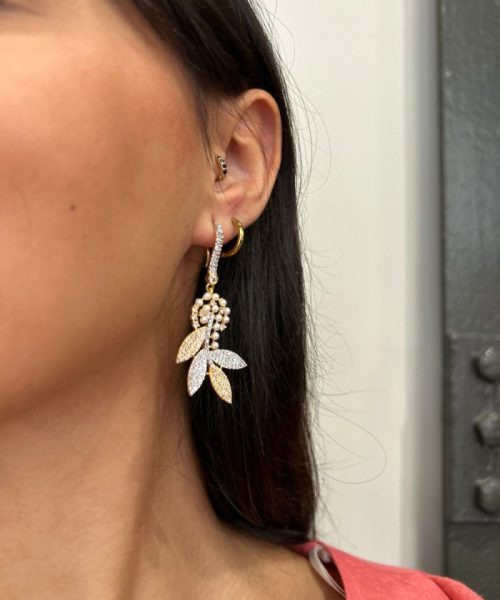 pendientes-de-hojas-y-perlas-dorado-kamala