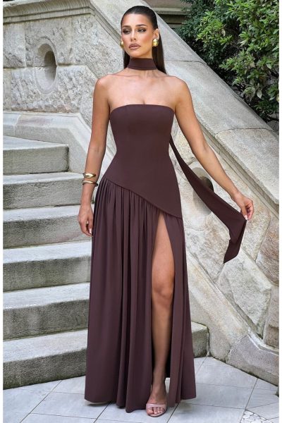 vestido-de-fiesta-largo-palabra-de-honor-marron-chocolate-con-chal-a-juego