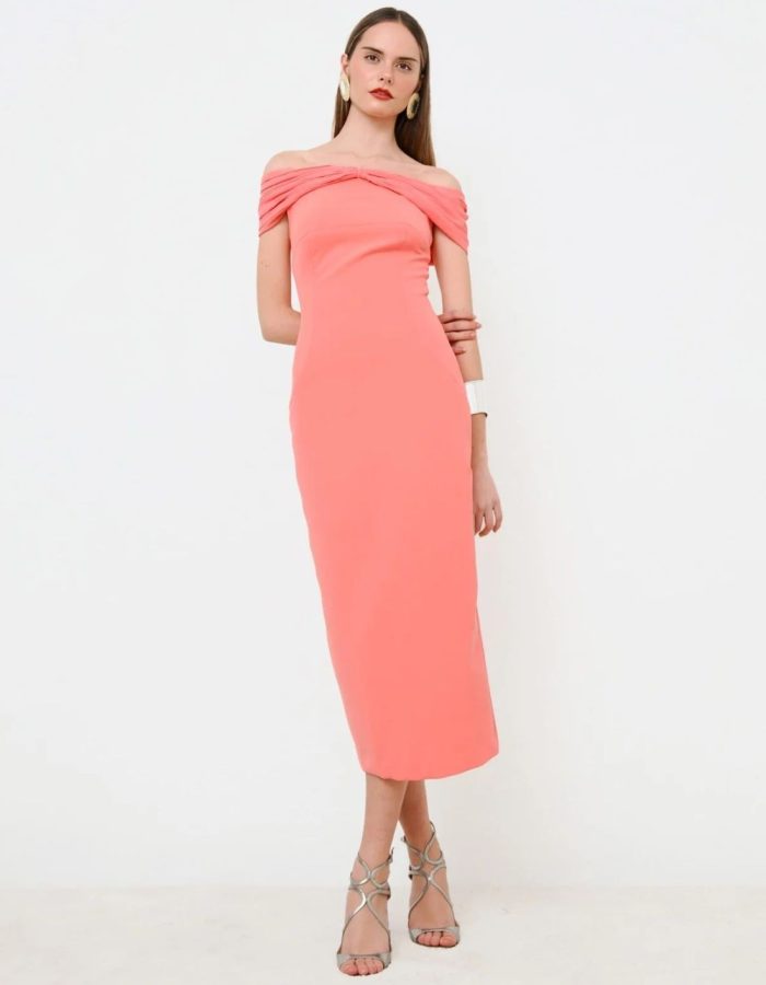 vestido-midi-de-fiesta-coral-con-escote-bandeau